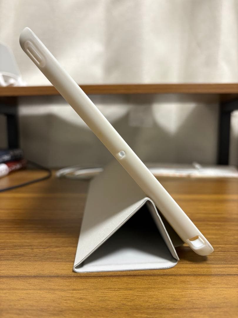 iPad シルバー 本体 カバー付き