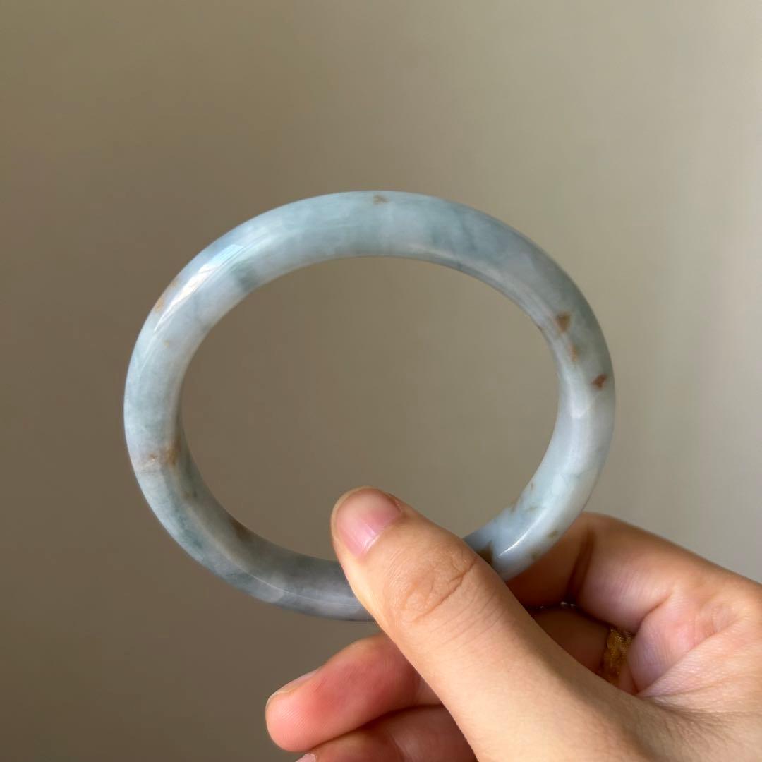 本翡翠バングル　ミャンマー産　みずみずしい　お買い得