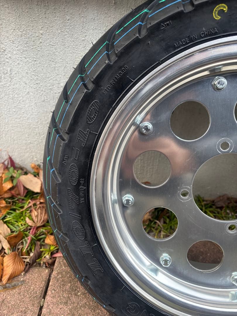 バイク　未使用アルミホイール 10インチタイヤ付き