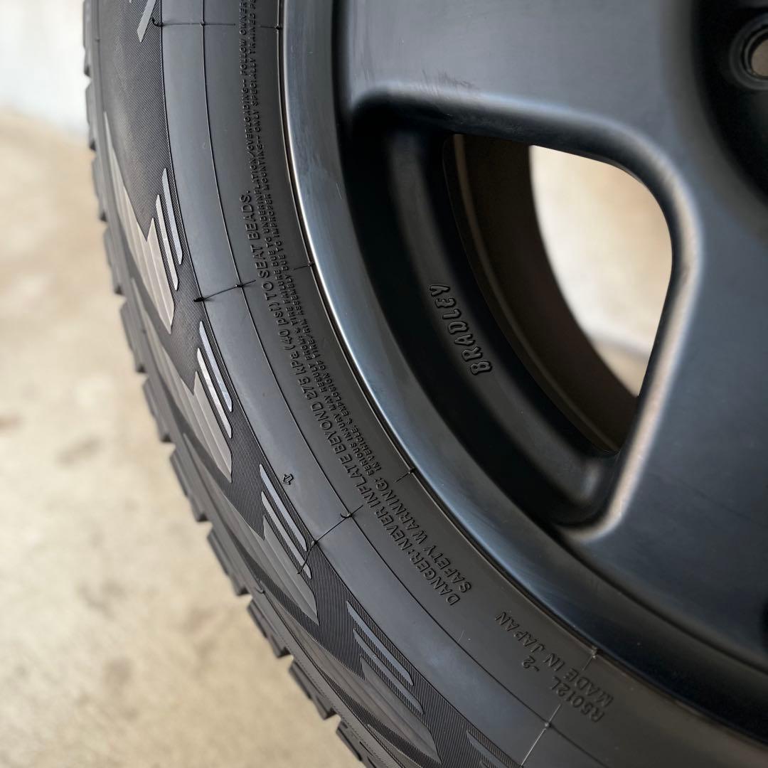 4X4 エンジニアリング ブラッドレーV ホイール　スタッドレスタイヤ　4本