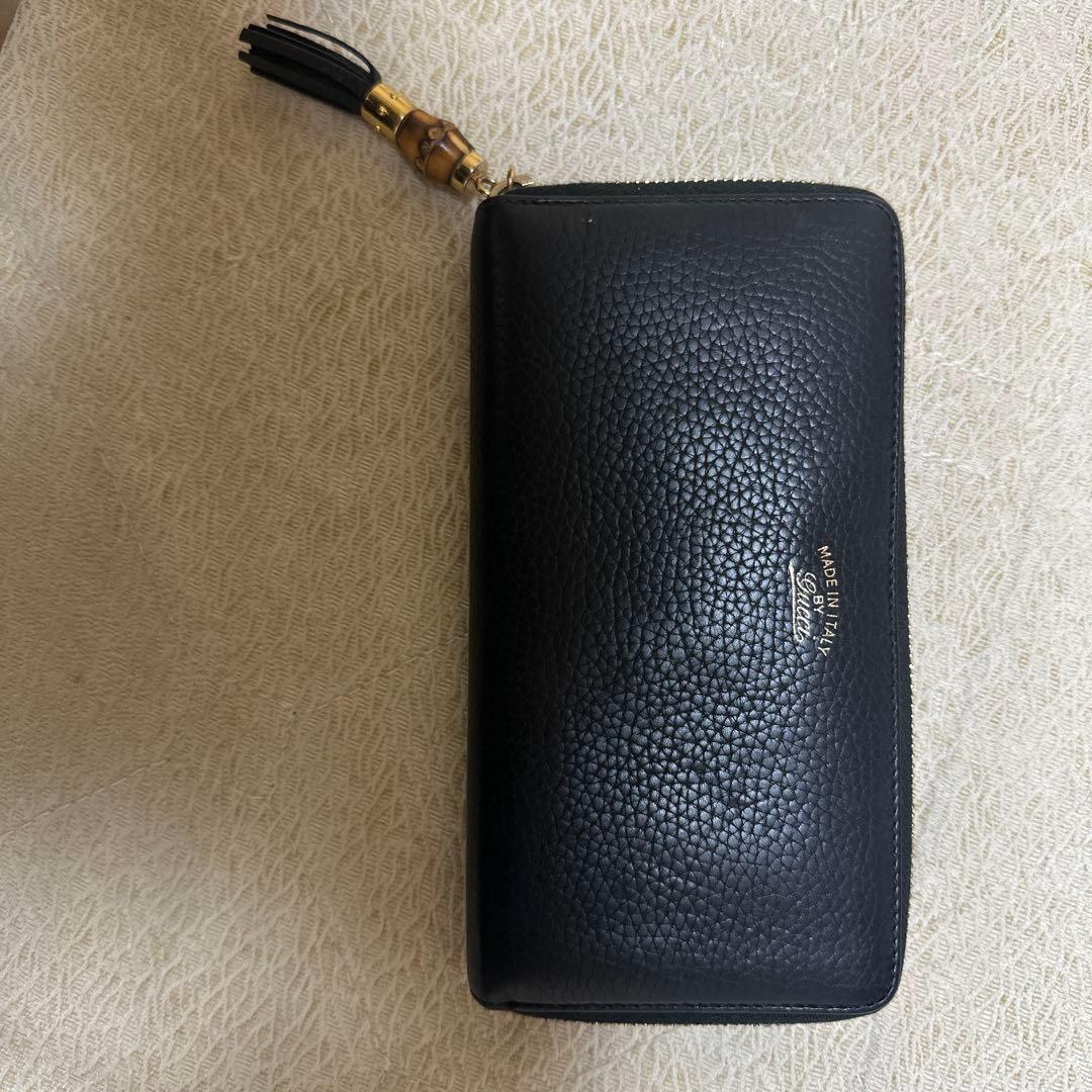 Gucci ブラックレザー 長財布 タッセル付き