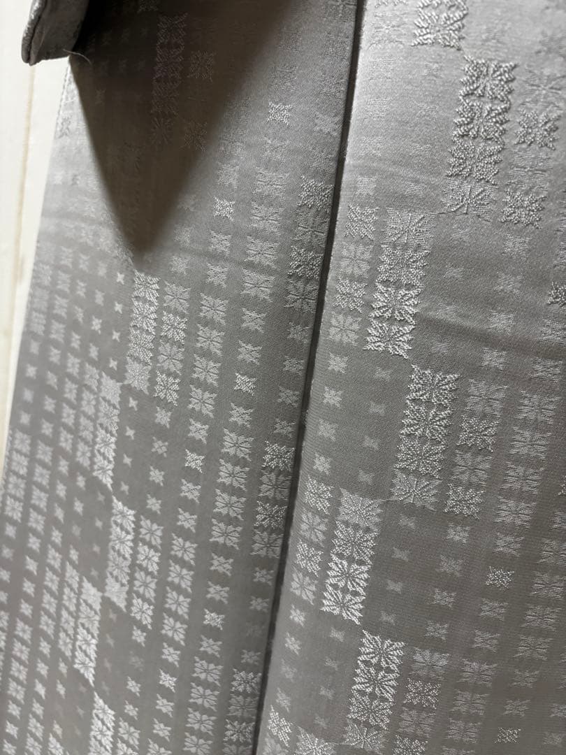 ★お洒落な地紋様の色無地着物　m4415