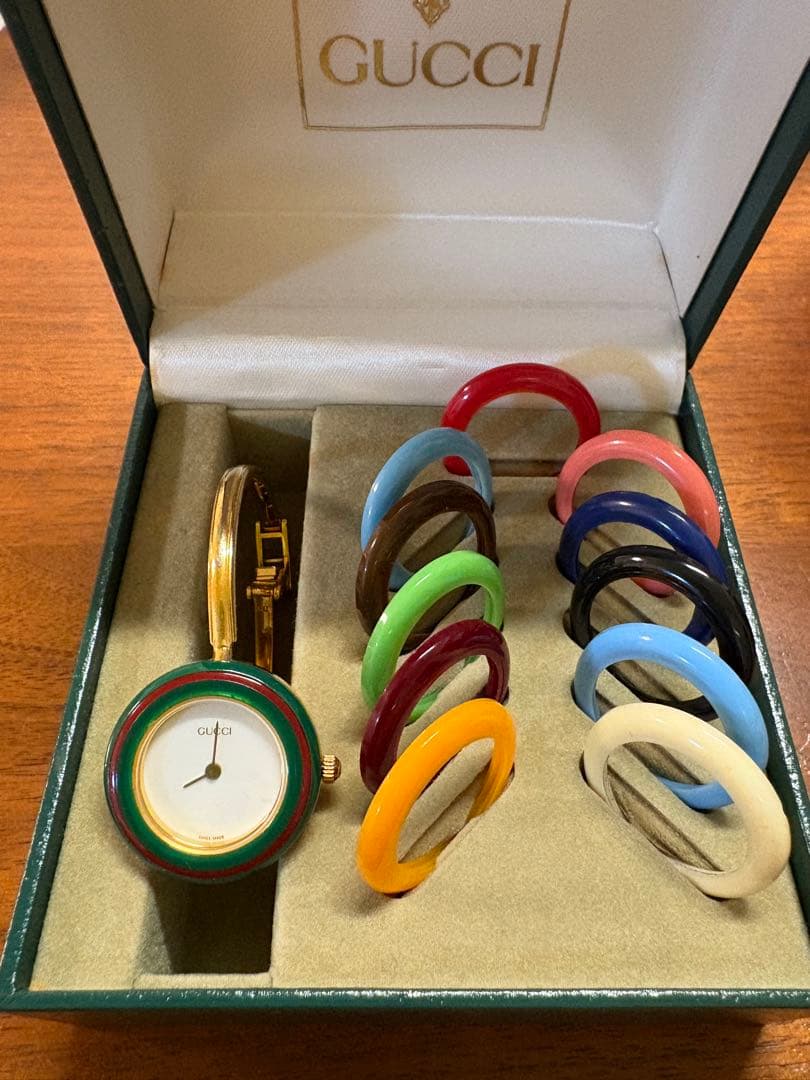 GUCCI ラウンドフェイス時計 マルチカラー