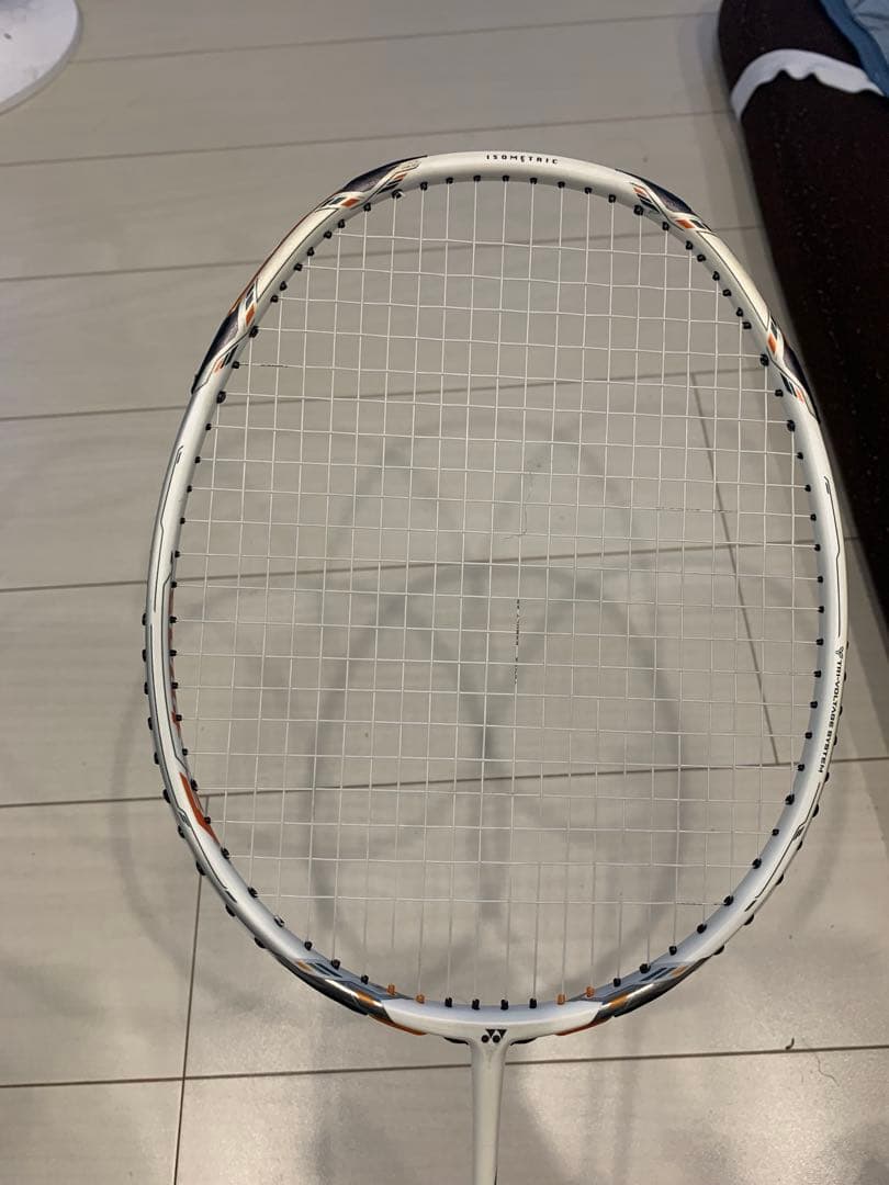 h*3様 バドミントンラケット ホワイト ボルトリック70Etune 4UG5