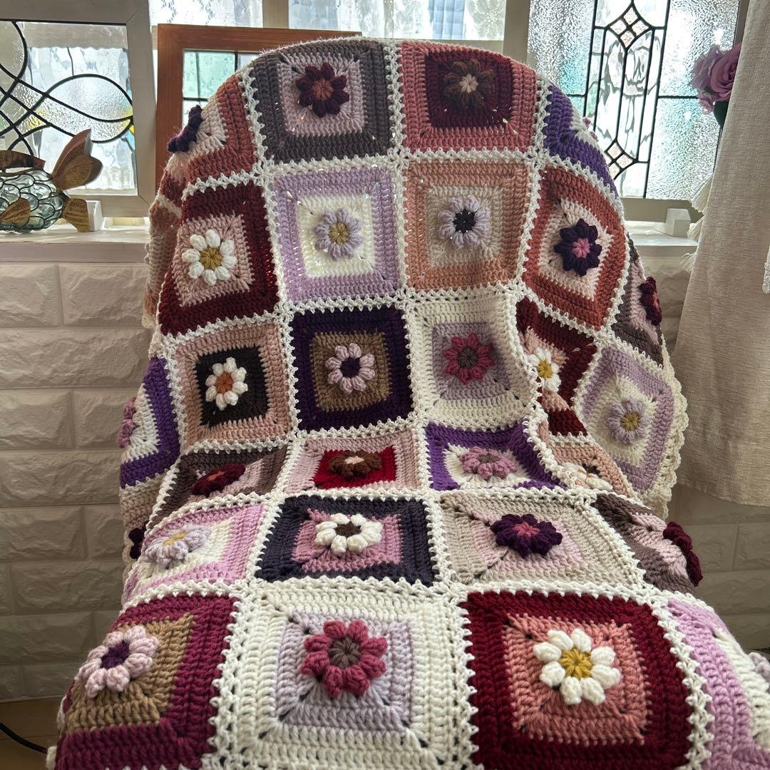 ぷっくり。お花のモチーフ編み ブランケット マルチカバー ウール 手編み