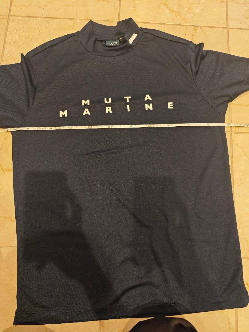 クッキーとなります。muta-mari ムータマリン モックネックシャツ