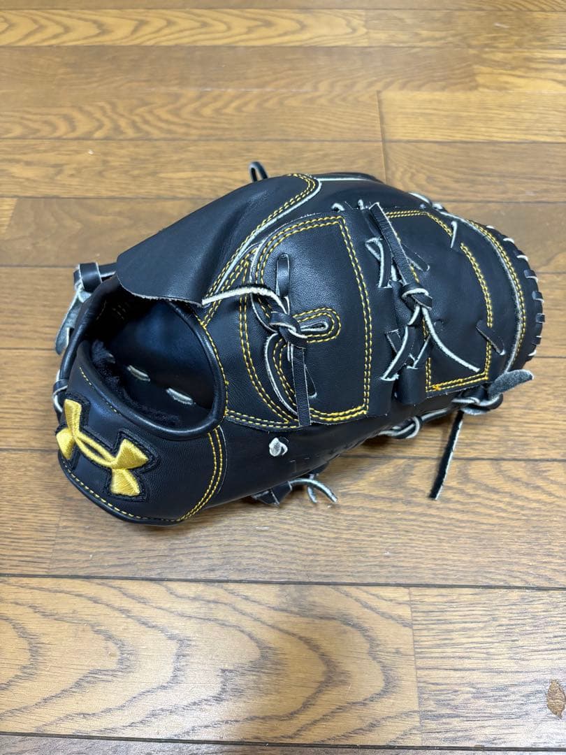 Under Armour 軟式グローブ 黒/金