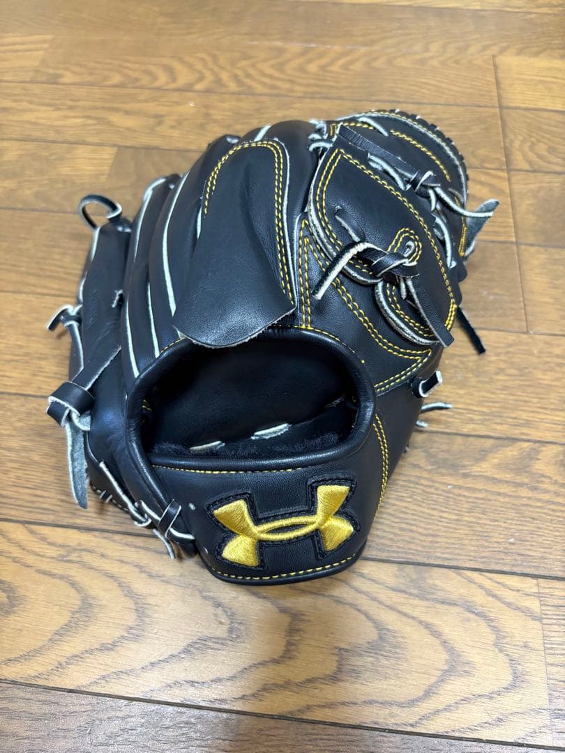 Under Armour 軟式グローブ 黒/金