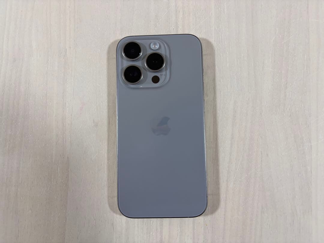 Apple iPhone 15 Pro ナチュラルチタニウム　128GB