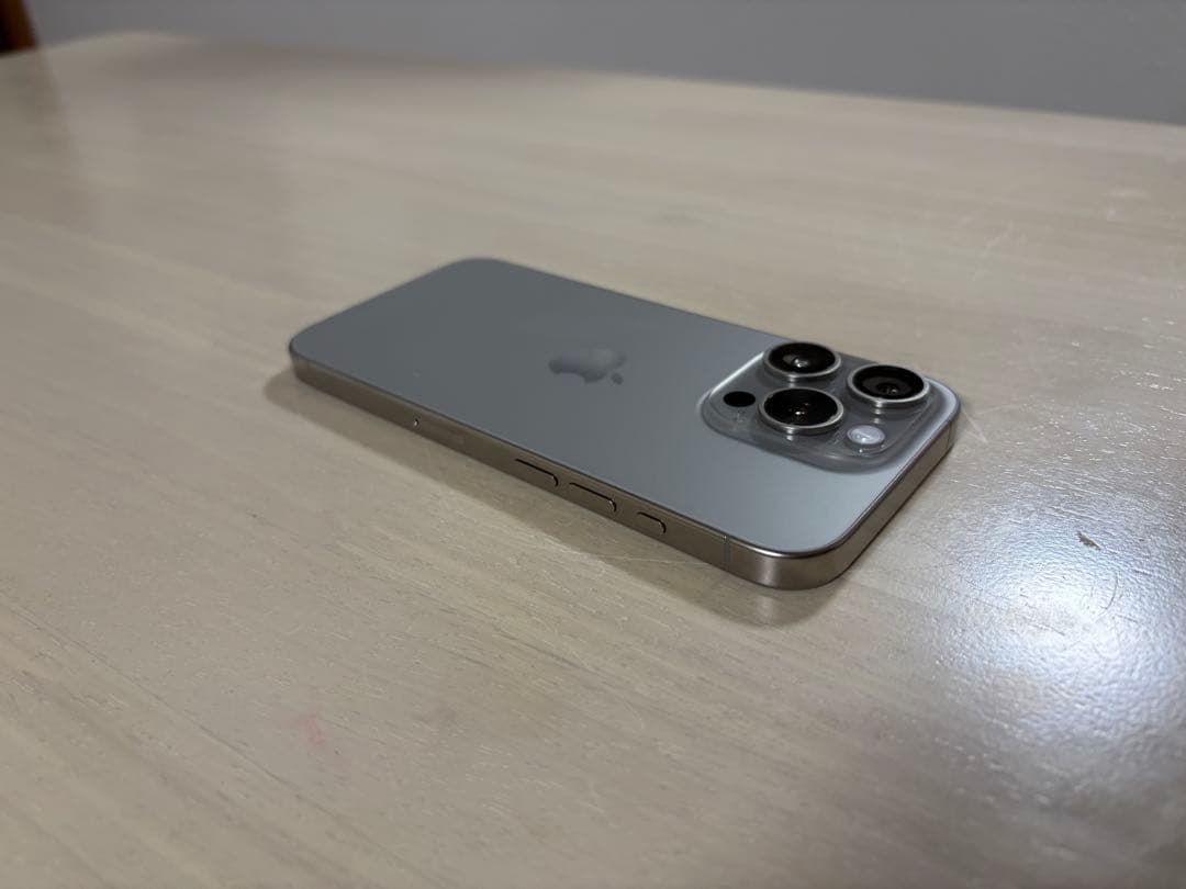 Apple iPhone 15 Pro ナチュラルチタニウム　128GB