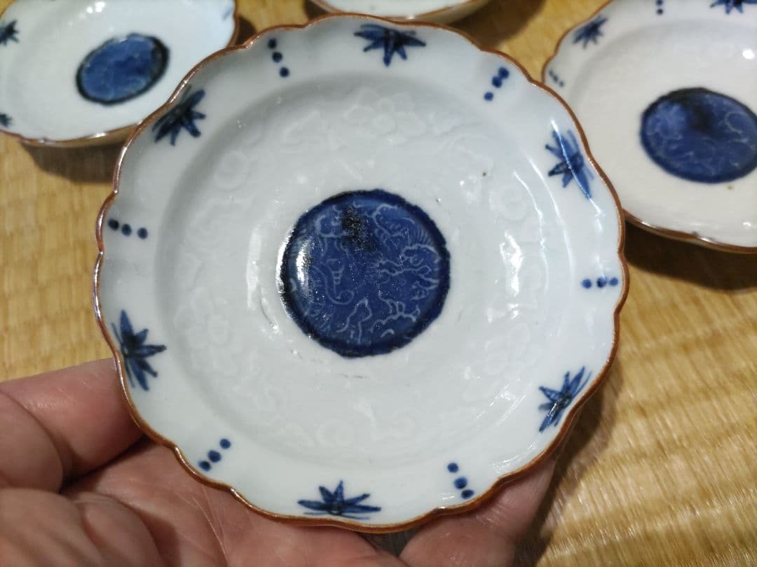 古伊万里　小皿（５枚）11㎝　上手品・陽刻・口錆・染付・雨龍・蜂？