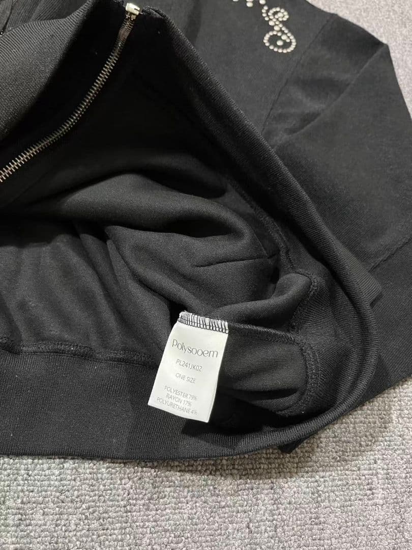 polysooem フード付きブラックパーカー