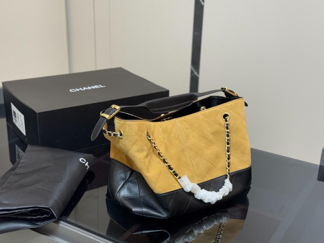 国内即発ノベルティ　ハンドバッグです　ブラック　バッグ