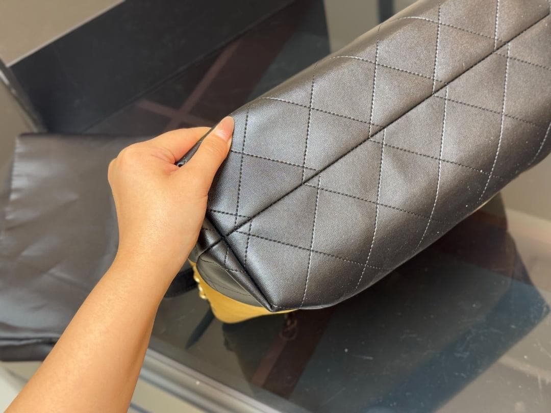 国内即発ノベルティ　ハンドバッグです　ブラック　バッグ