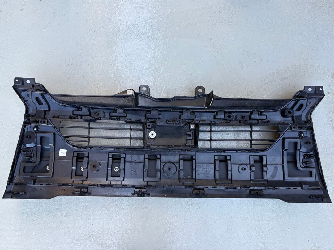 TOYOTA ハイエースFLEXグリル　ナローボディ5型以降