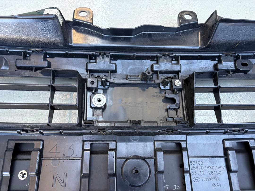 TOYOTA ハイエースFLEXグリル　ナローボディ5型以降