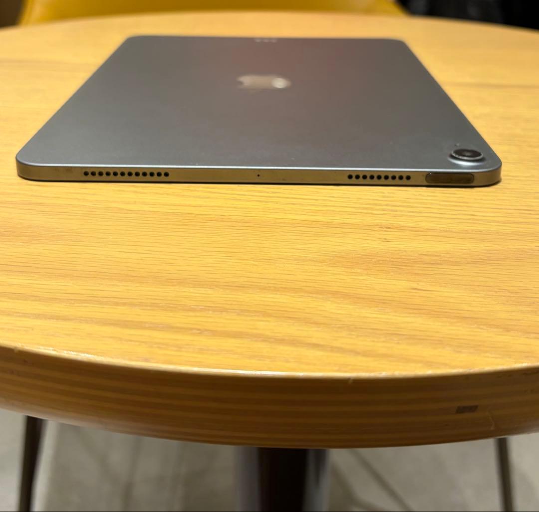 ほとんど使用せず 美品Apple iPad Air 第5世代