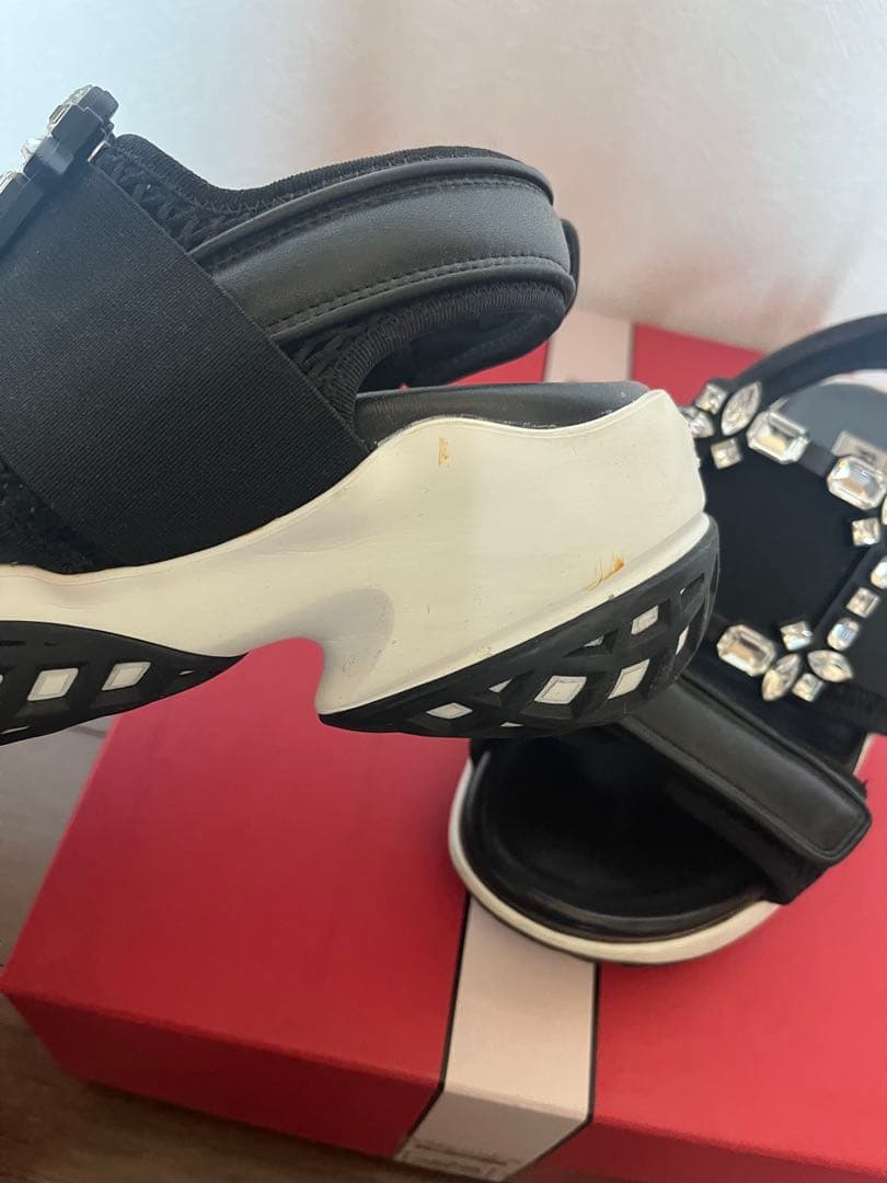 mii Roger Vivier ブラックスポーツサンダル