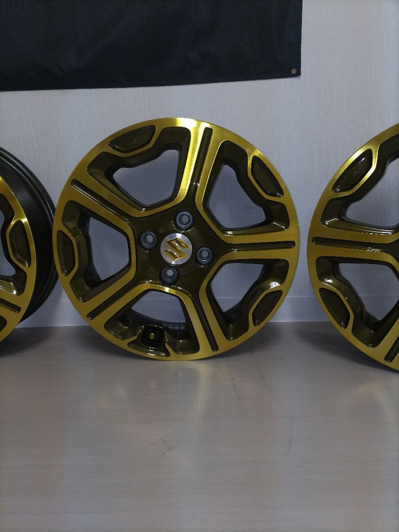 ②15インチホイール、カスタム塗装