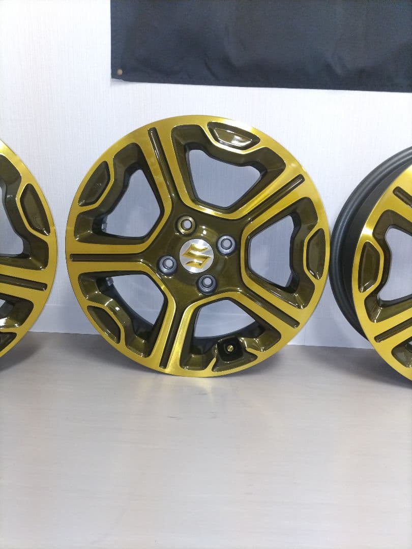 ②15インチホイール、カスタム塗装