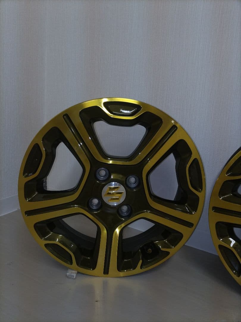 ②15インチホイール、カスタム塗装