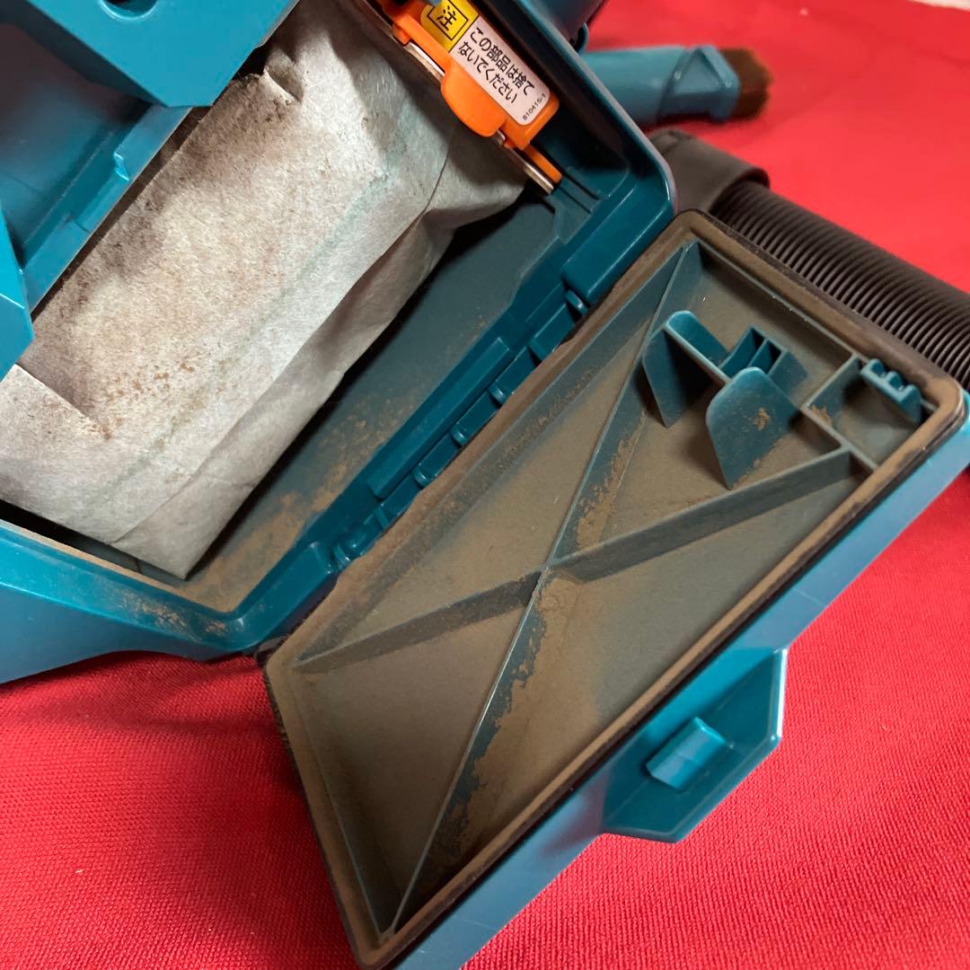 Makita ハンディクリーナー　CL184D ケース付き