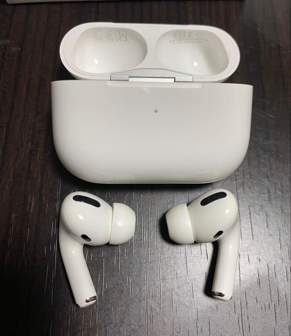 【美品】Apple AirPods Pro 第1世代イヤホン カバー付き