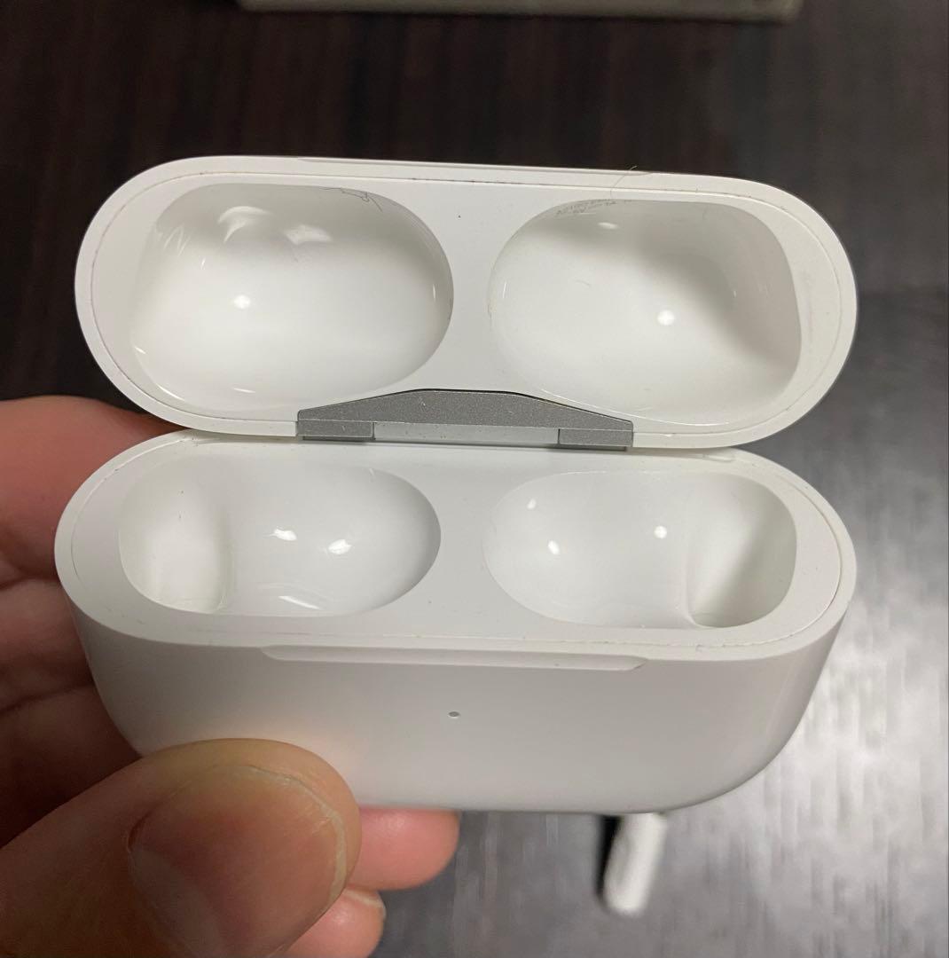 【美品】Apple AirPods Pro 第1世代イヤホン カバー付き