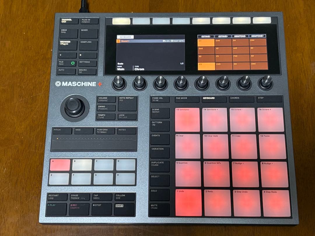 MASCHINE＋plus(ガイドブック付）Native Instruments