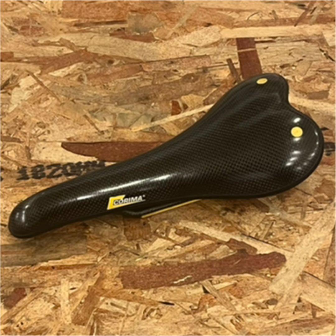 k*2様 ③ コリマ　カーボンサドル　レア　ピスト　トラック