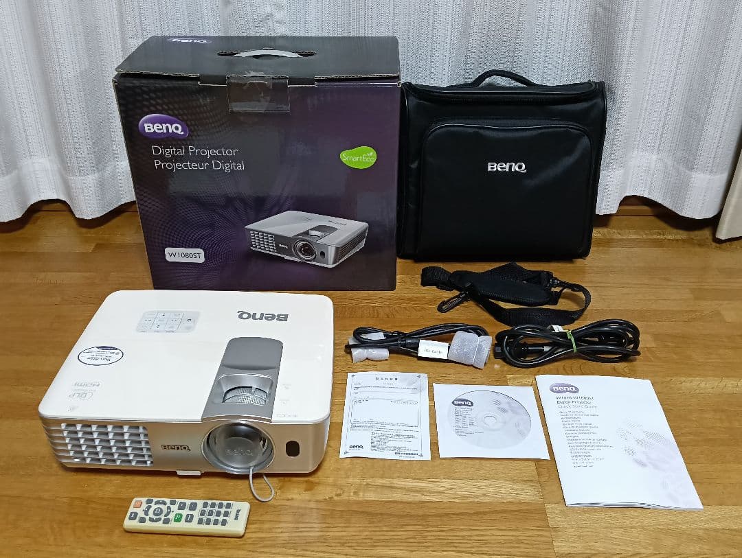 【美品】BenQ　超短焦点型DLPフルHDホームプロジェクター「W1080ST」