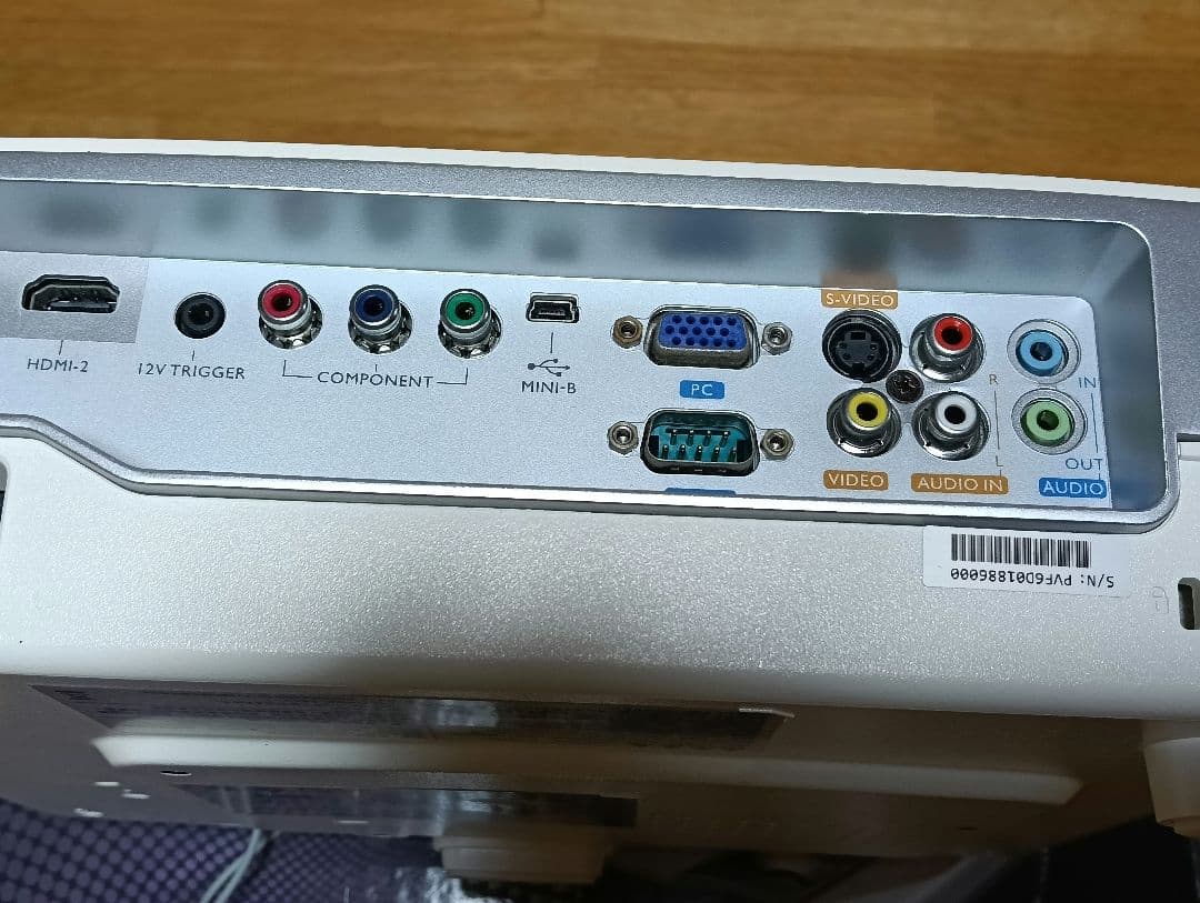 【美品】BenQ　超短焦点型DLPフルHDホームプロジェクター「W1080ST」