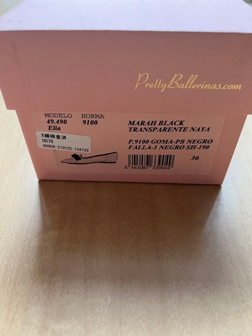 Pretty Ballerinas ブラックドット フラットシューズ