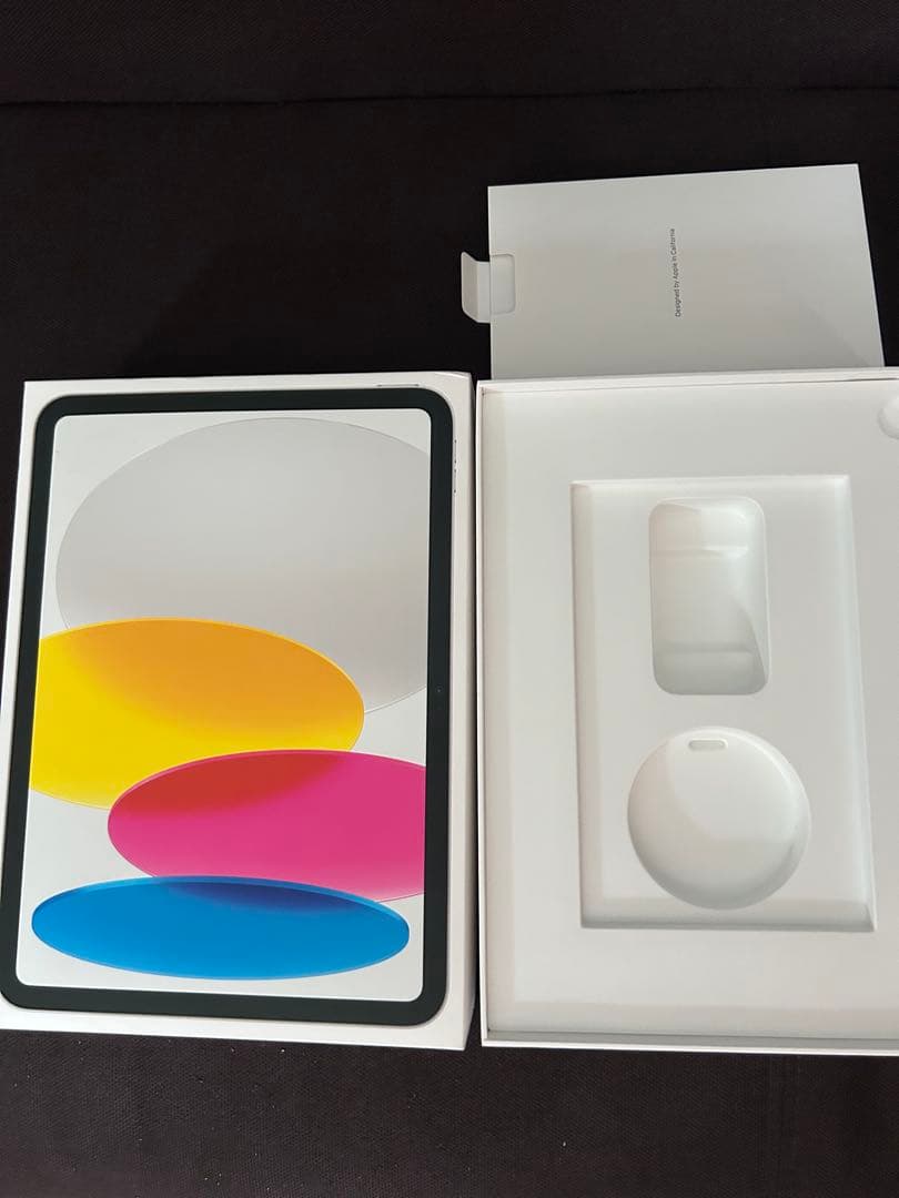 【極美品】iPad（第10世代）Wi-Fi／シルバー／64GB/キーボード付