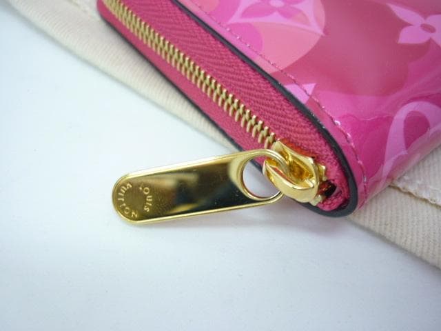 ヴィトン モノグラム ヴェルニ ジッピーパース フューシャ 財布　a