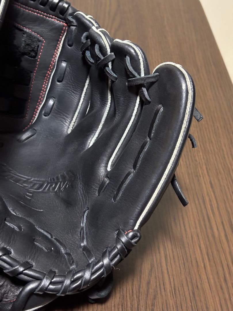 マ*チ様 Mizuno 軟式野球グローブ 黒/赤　投手用　未使用に近い