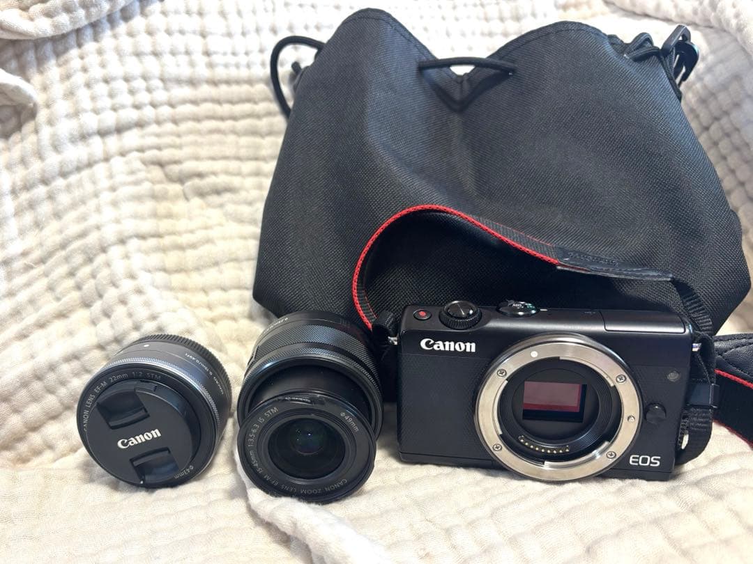 【美品】Canon ミラーレス一眼カメラ EOS M100 ＋単焦点レンズ