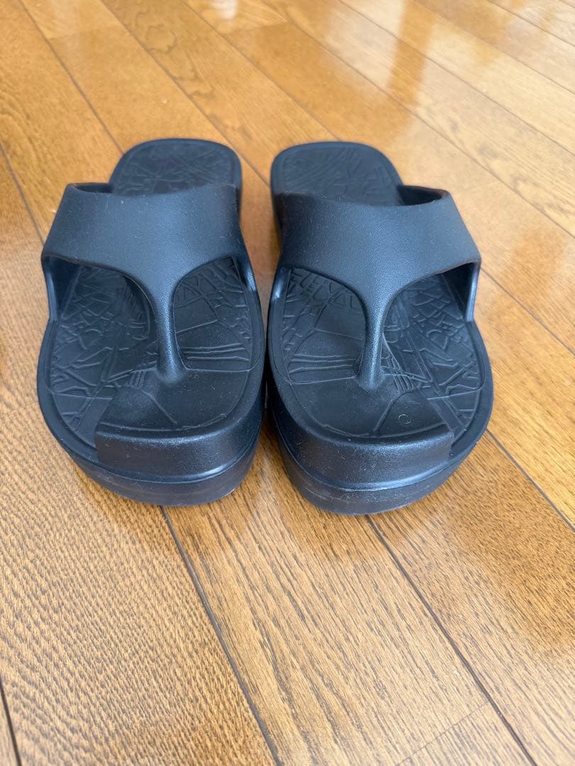 ⚠️りる RACBAKI ラクバキ ブラック トングサンダル 合成樹脂製