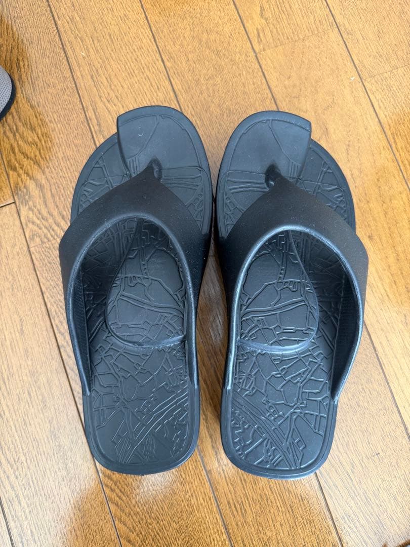 ⚠️りる RACBAKI ラクバキ ブラック トングサンダル 合成樹脂製