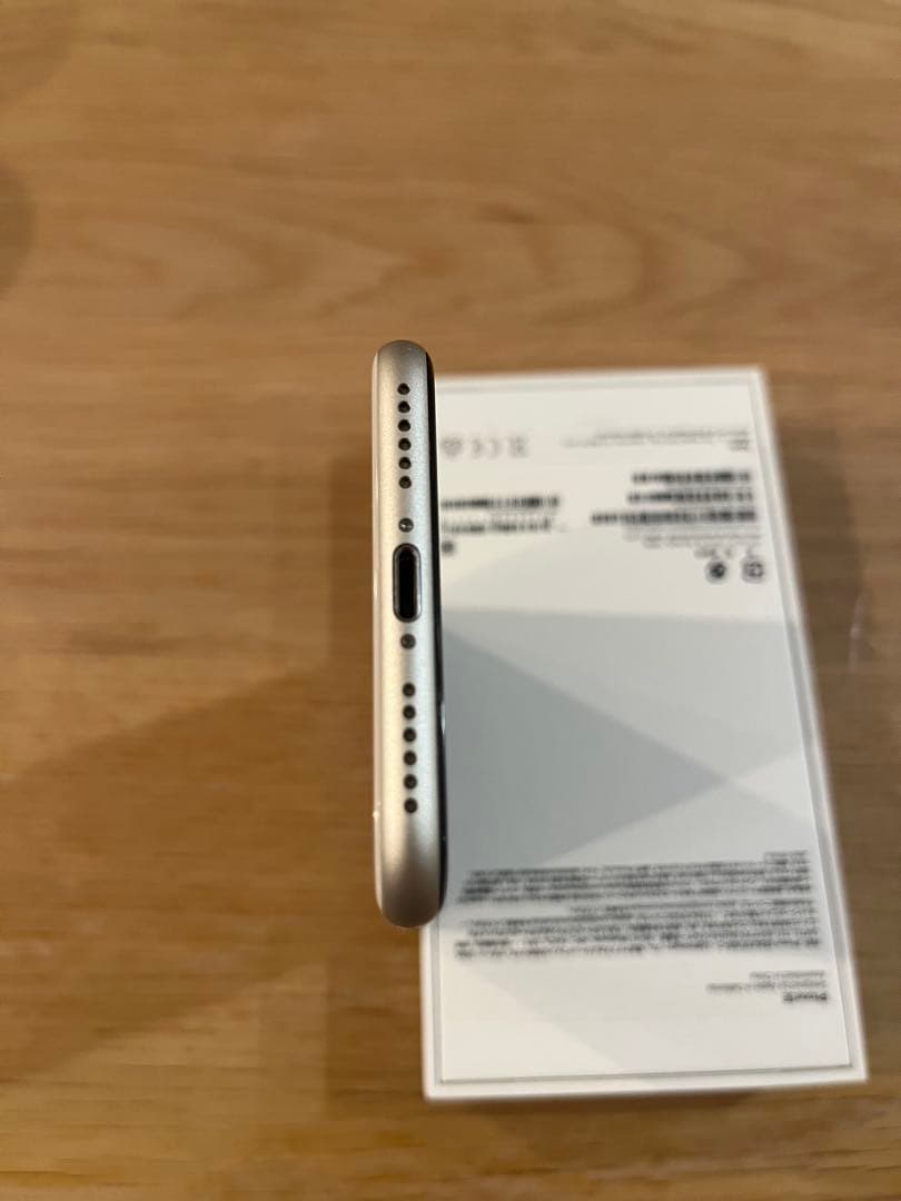 Apple iPhone SE (第3世代) ➕AirTagセット