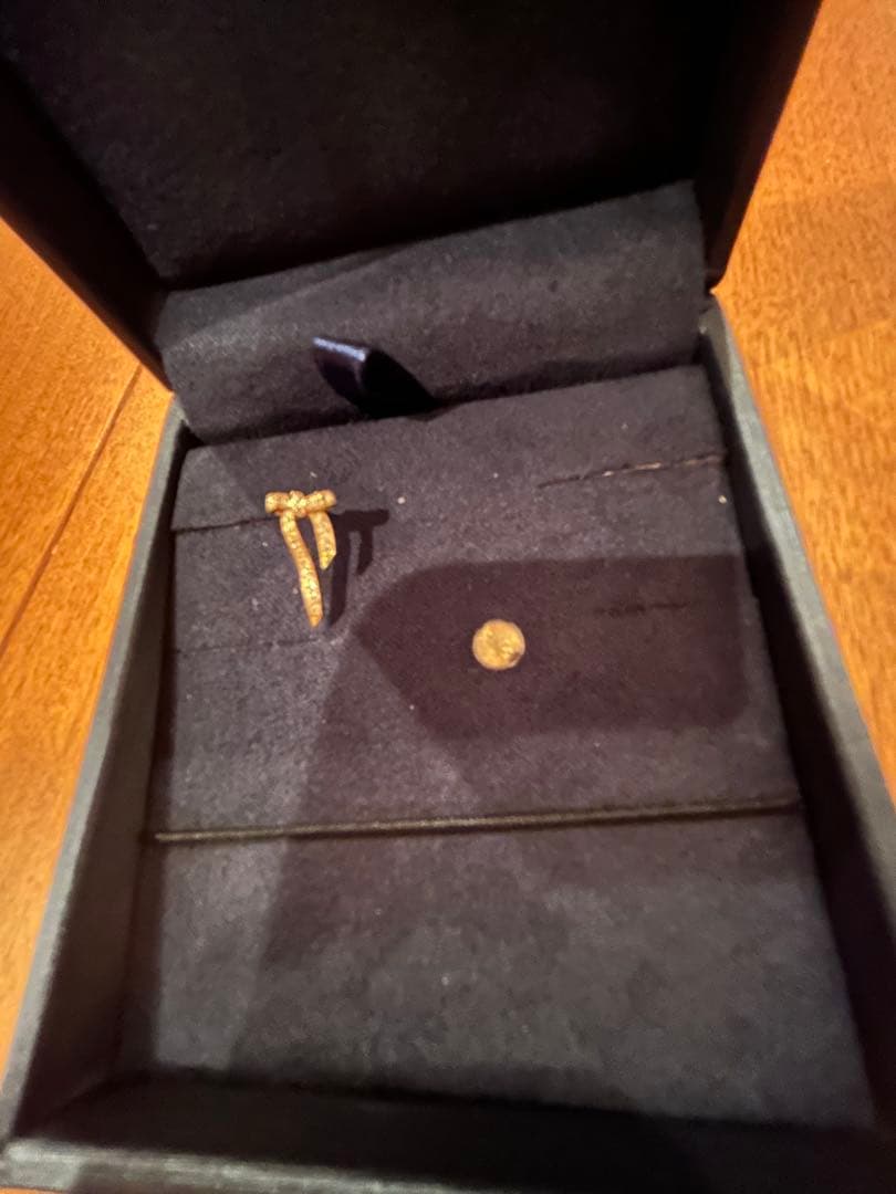 クアラントット　Eleganza ピアス　片耳　リボン　ダイヤ