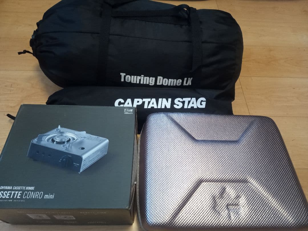 ソロキャンプにオススメの4点セットです　テントやテーブル等　新品あります