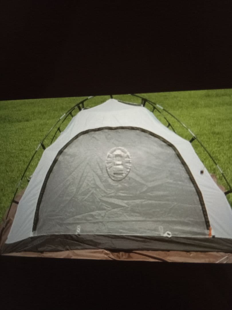 ソロキャンプにオススメの4点セットです　テントやテーブル等　新品あります