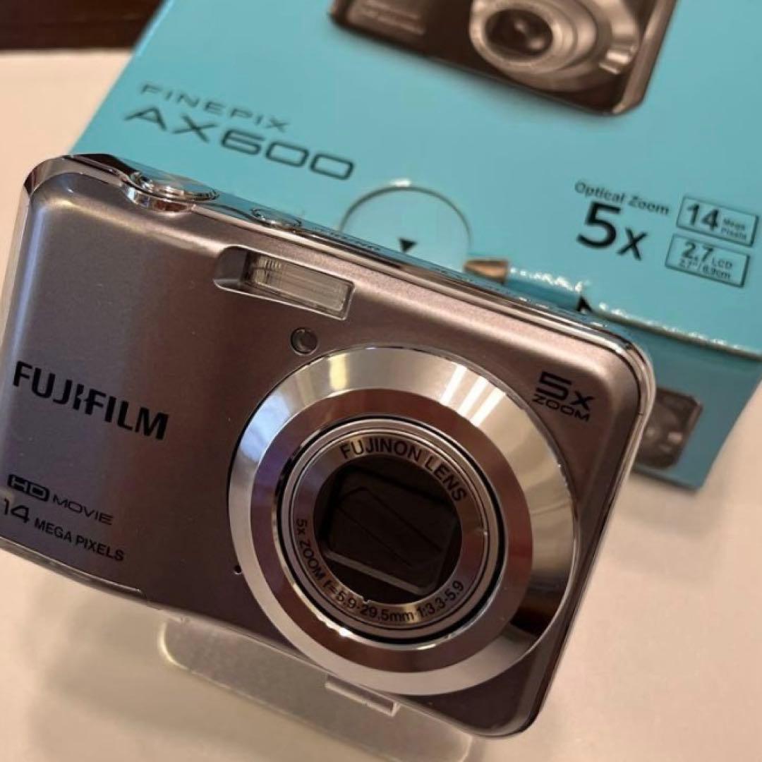 レトロコンデジ　FINEPIX AX600 シルバー　単三電池稼働ファインピクス