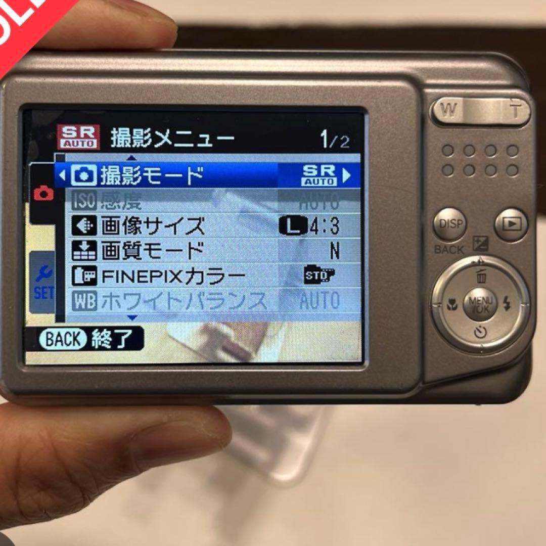 レトロコンデジ　FINEPIX AX600 シルバー　単三電池稼働ファインピクス