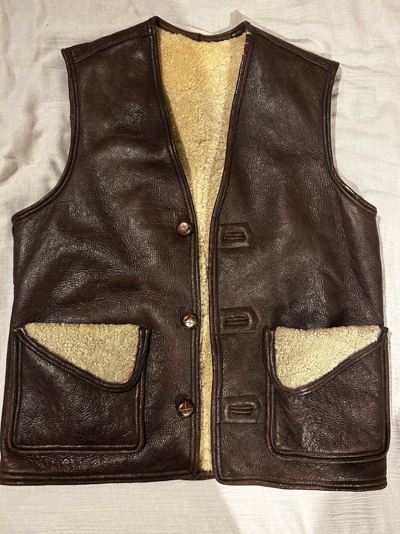 リアルムートン レザーベスト