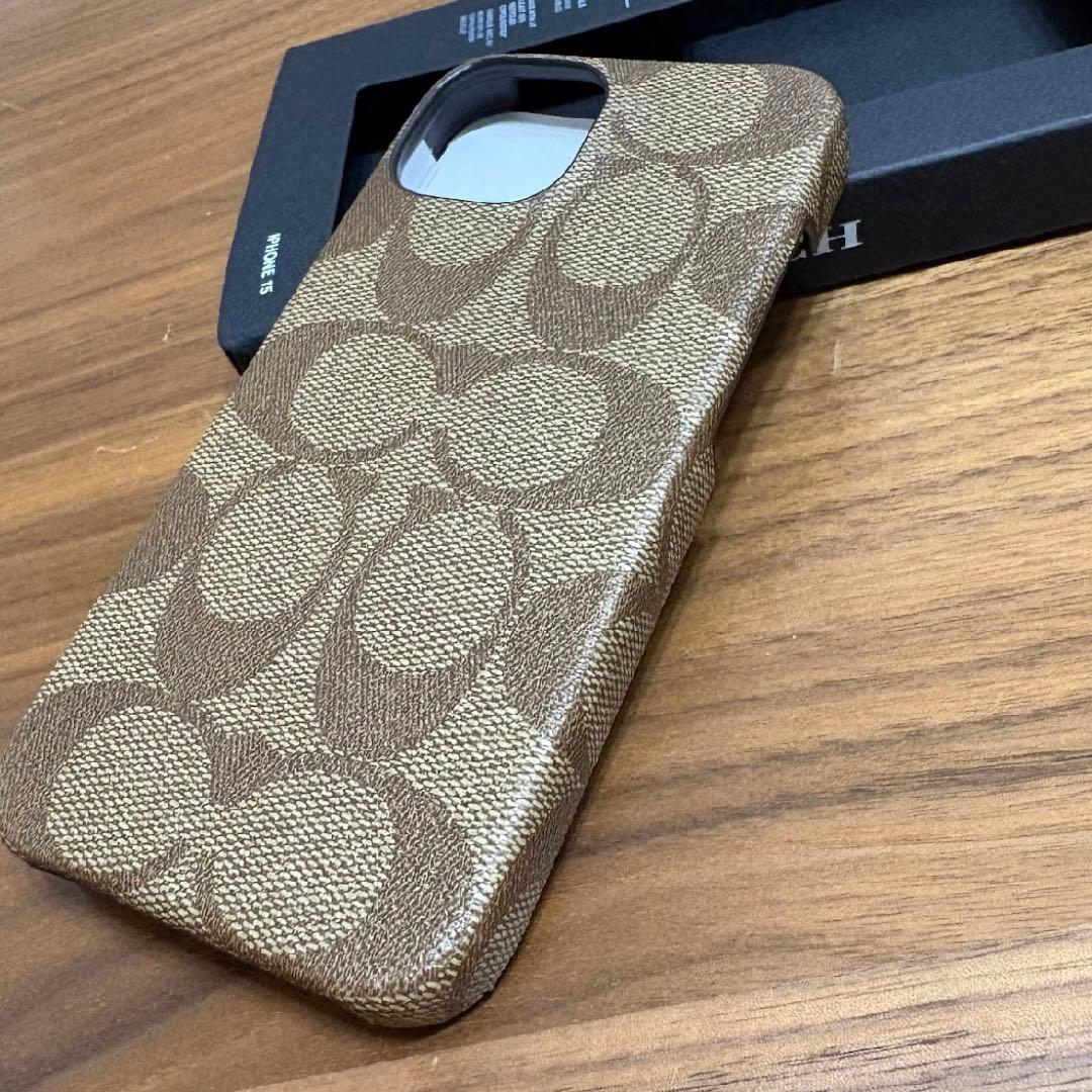 COACH コーチ　iPhone15 カバー　ケース　シグネチャー　ベージュ