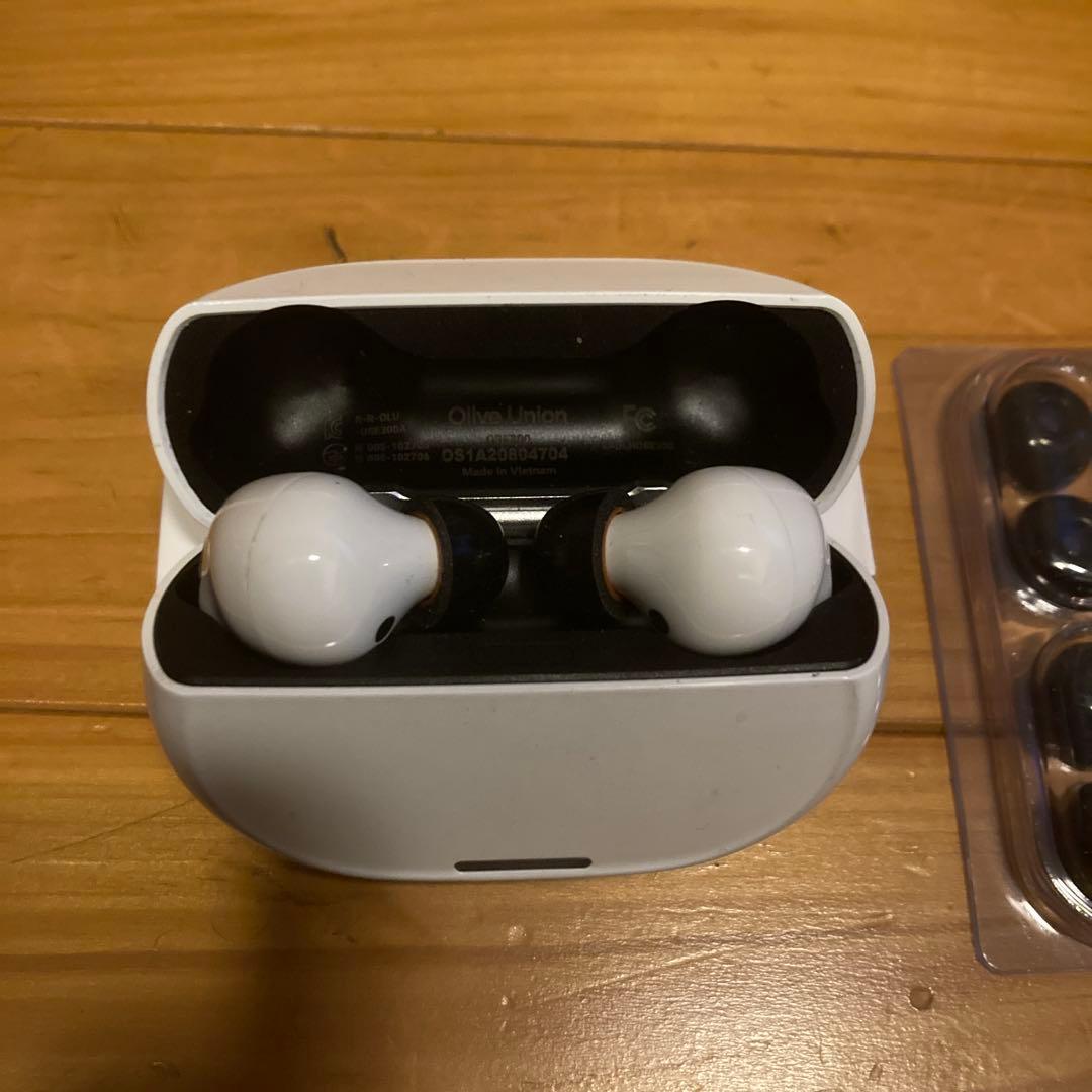 Olive ワイヤレスイヤフォン ホワイト　補聴