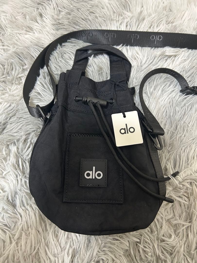ALO Yoga クロスボディバケットバッグ　ブラック