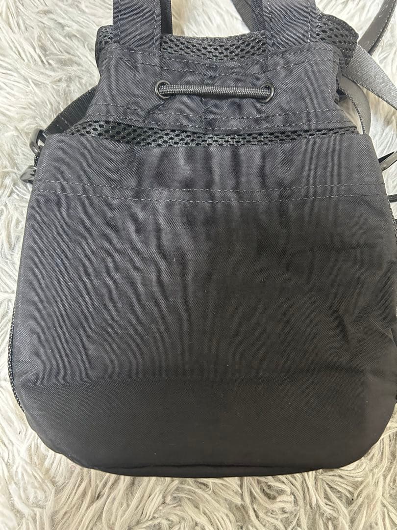 ALO Yoga クロスボディバケットバッグ　ブラック